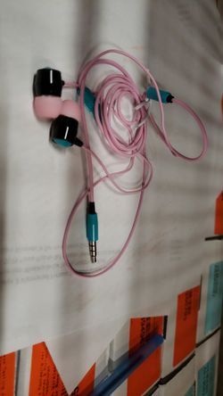 Ashley mary wired earphones