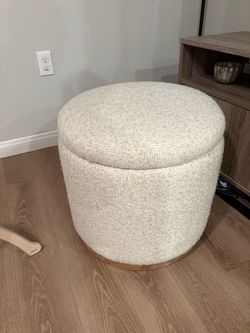 Round Storage Ottoman (2025)