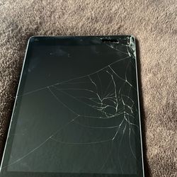 iPad 7th Generation 32 Gigabyte Broken Screen 