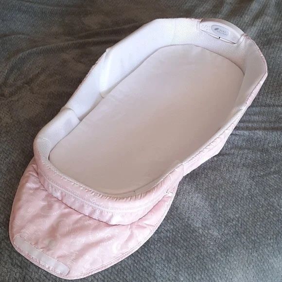 Baby delight Snuggle Nest Harmony Portable Infant Sleeper , lights up and plays music Location new port Richey