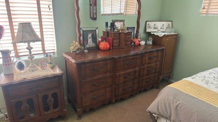 Vintage bedroom set needs little restoration