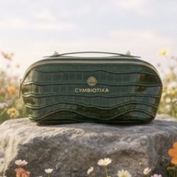 Symbiotic Green Crocodile-Embossed Woman’s Makeup Bag