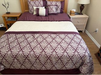 Like New Burgundy & Cream Queen Bedding Set