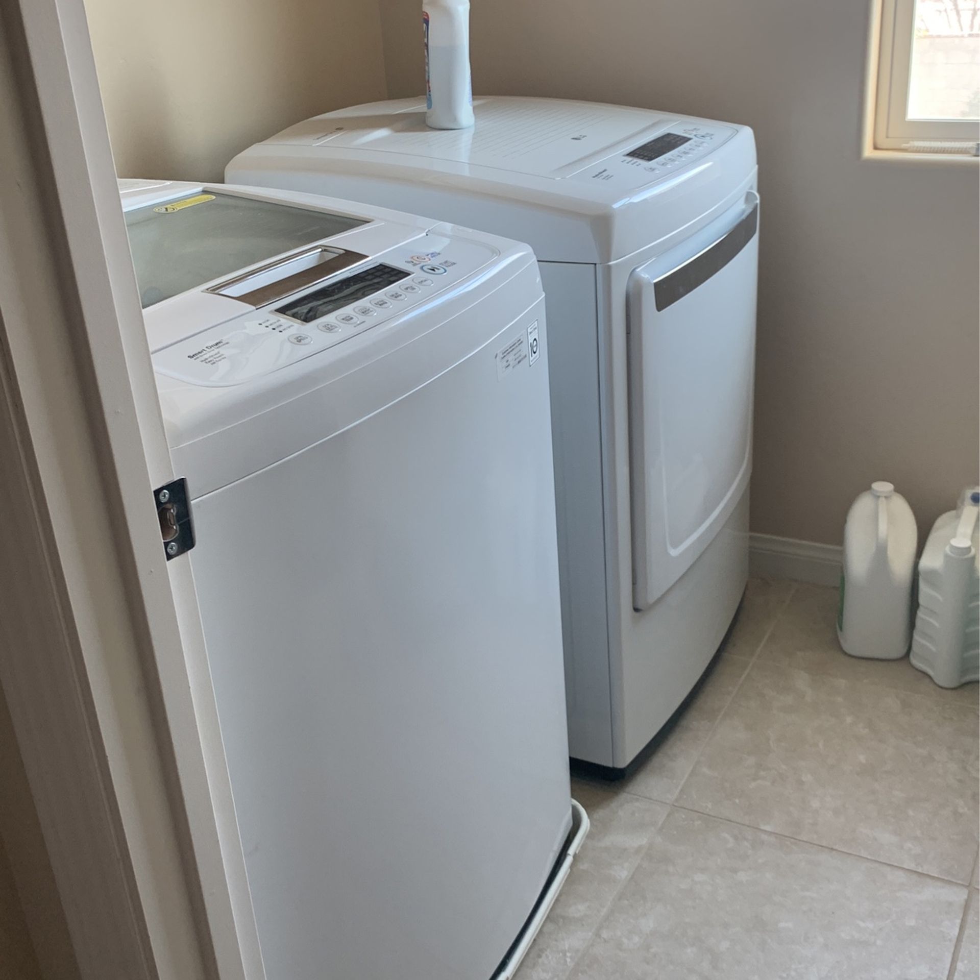 Washer And Dryer LG Jumbo X Large 5 Years Old With 10 Year Warranty , Dryer Is Gas