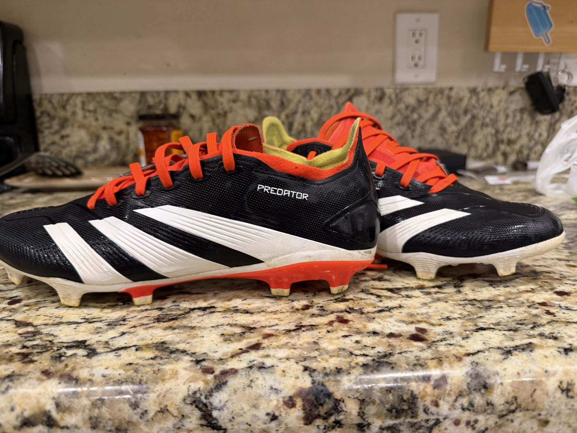 Adidas Men Size 7.5 Soccer Cleats Predator