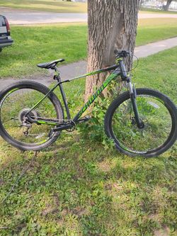 Schwinn Boundary (Like New) 29 Inch