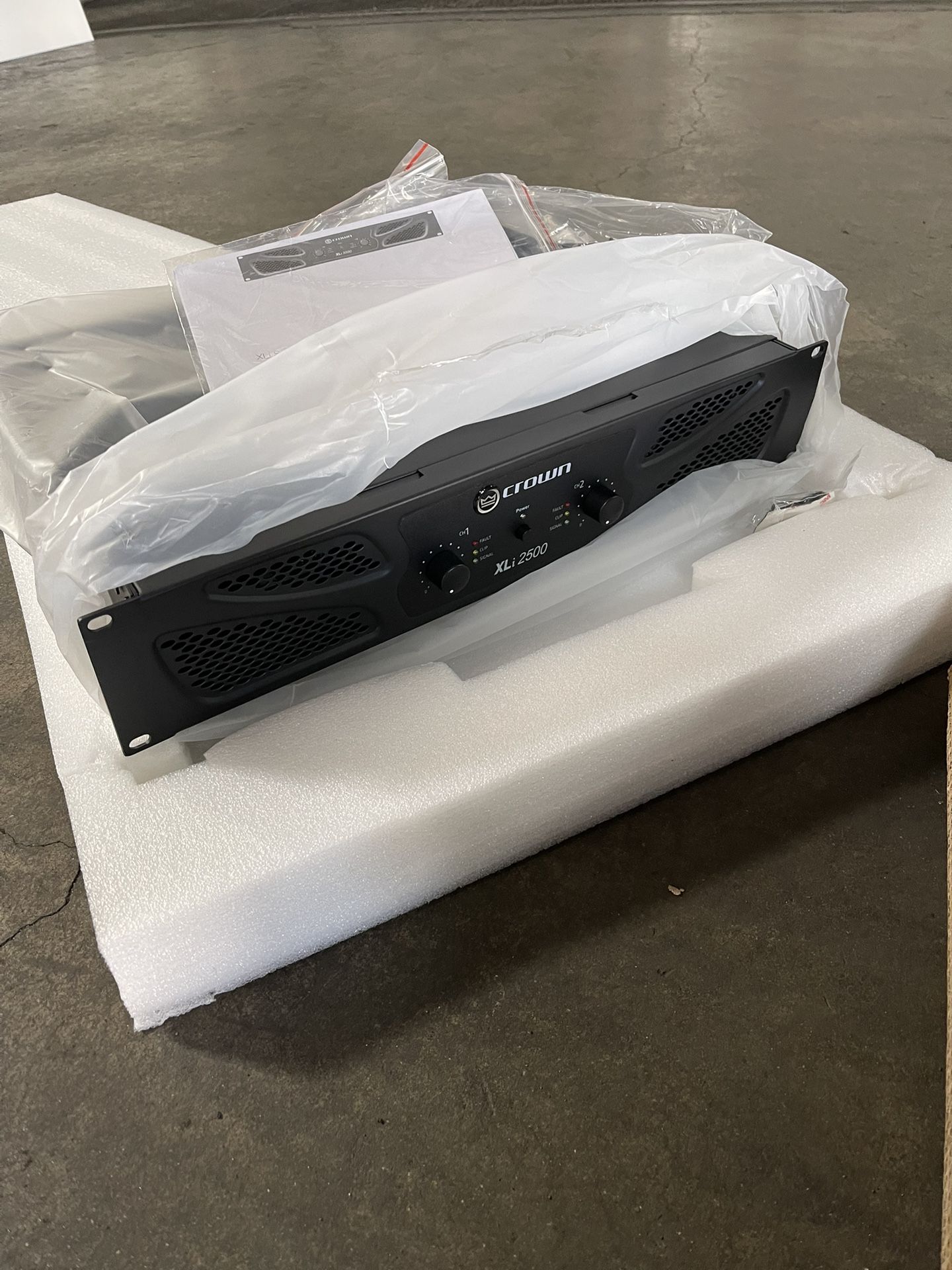 Crown Amplifier By Harman XLi 2500