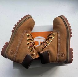 Timberland Kids 6-Inch Waterproof Boots brown- Size 11