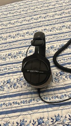 Dt 990 Pro headphones