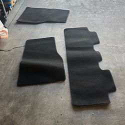 Model Y 2025 Floor Mats Free!