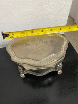 COFRE ANTIGUO DE STAINLESS FORRADO EN TERCIOPELO