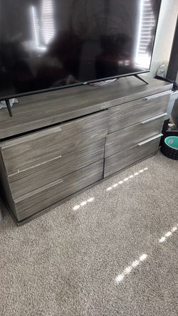 King size bed frame/dressers
