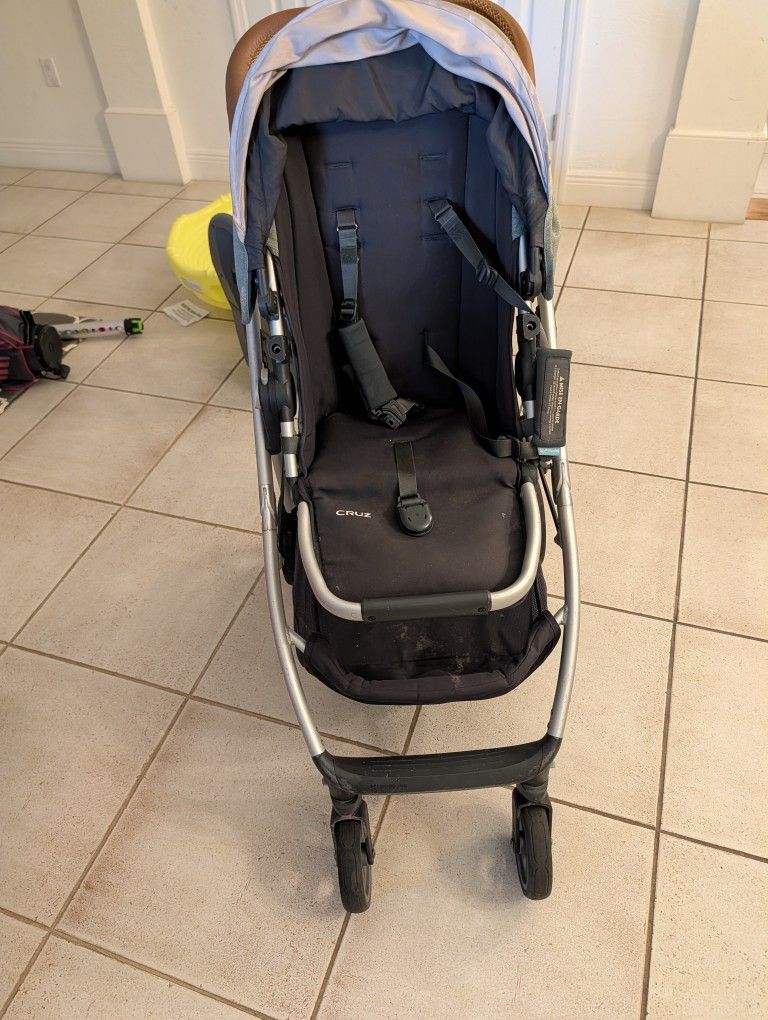 Uppa Baby Vista Stroller, Infant Car Seat, Travel Bags, And 2 Bases