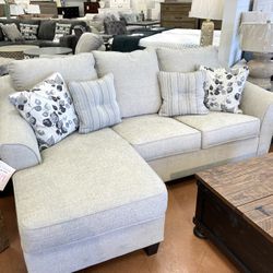 New 92” Chaise Sofa 🔥🔥 REVERSIBLE 