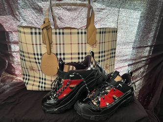 🤎🤍🖤❤️Burberry  Shoes ❤️🖤🤍🤎PURSE IS SOLD