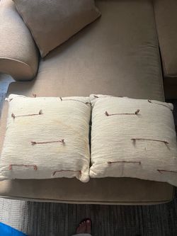 Set of throw pillows