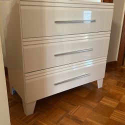 White 3 Draw Bureau ( E