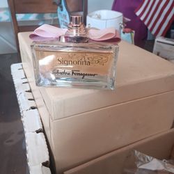 Salvatorre Ferragamo Signorina Perfume