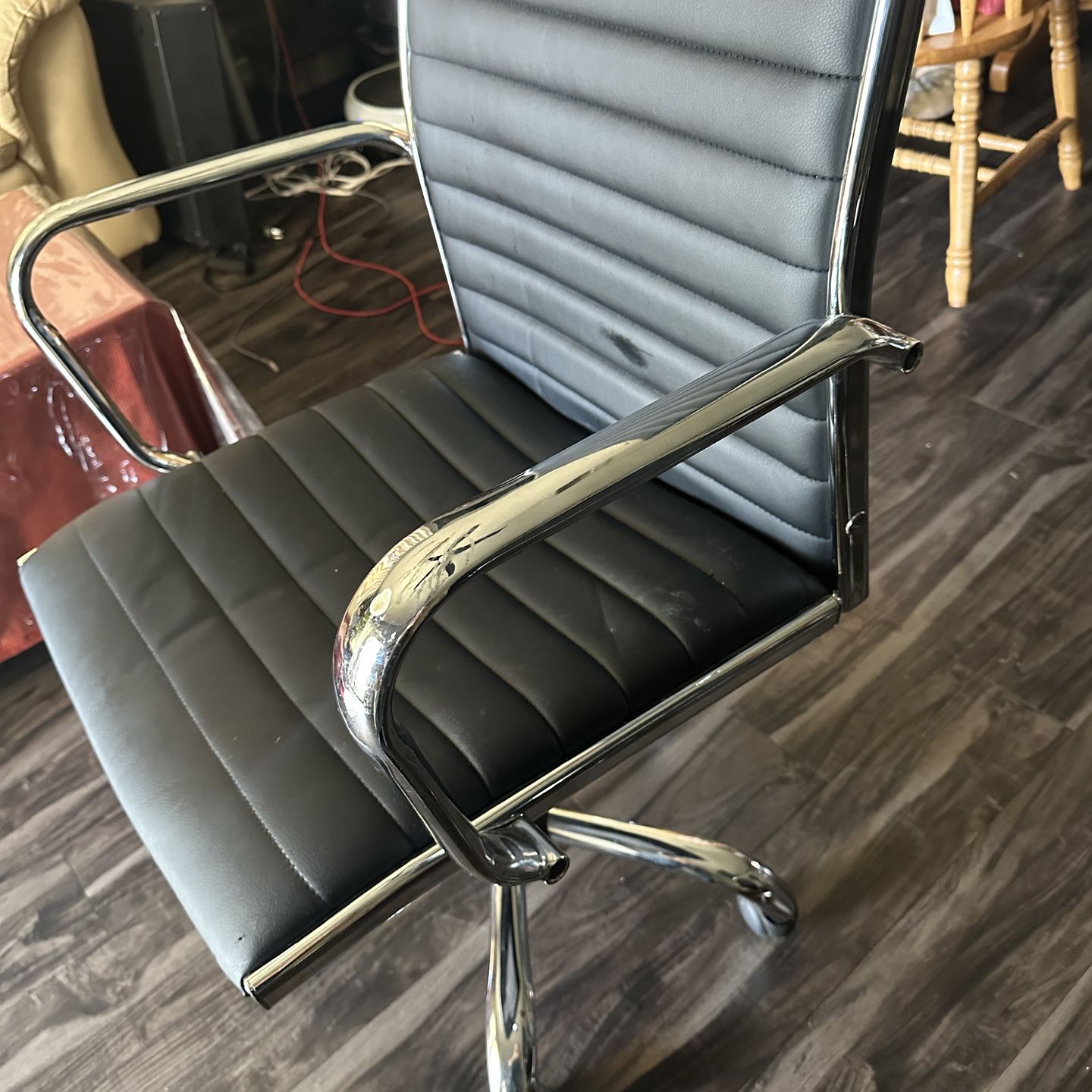 Office chair black with arm