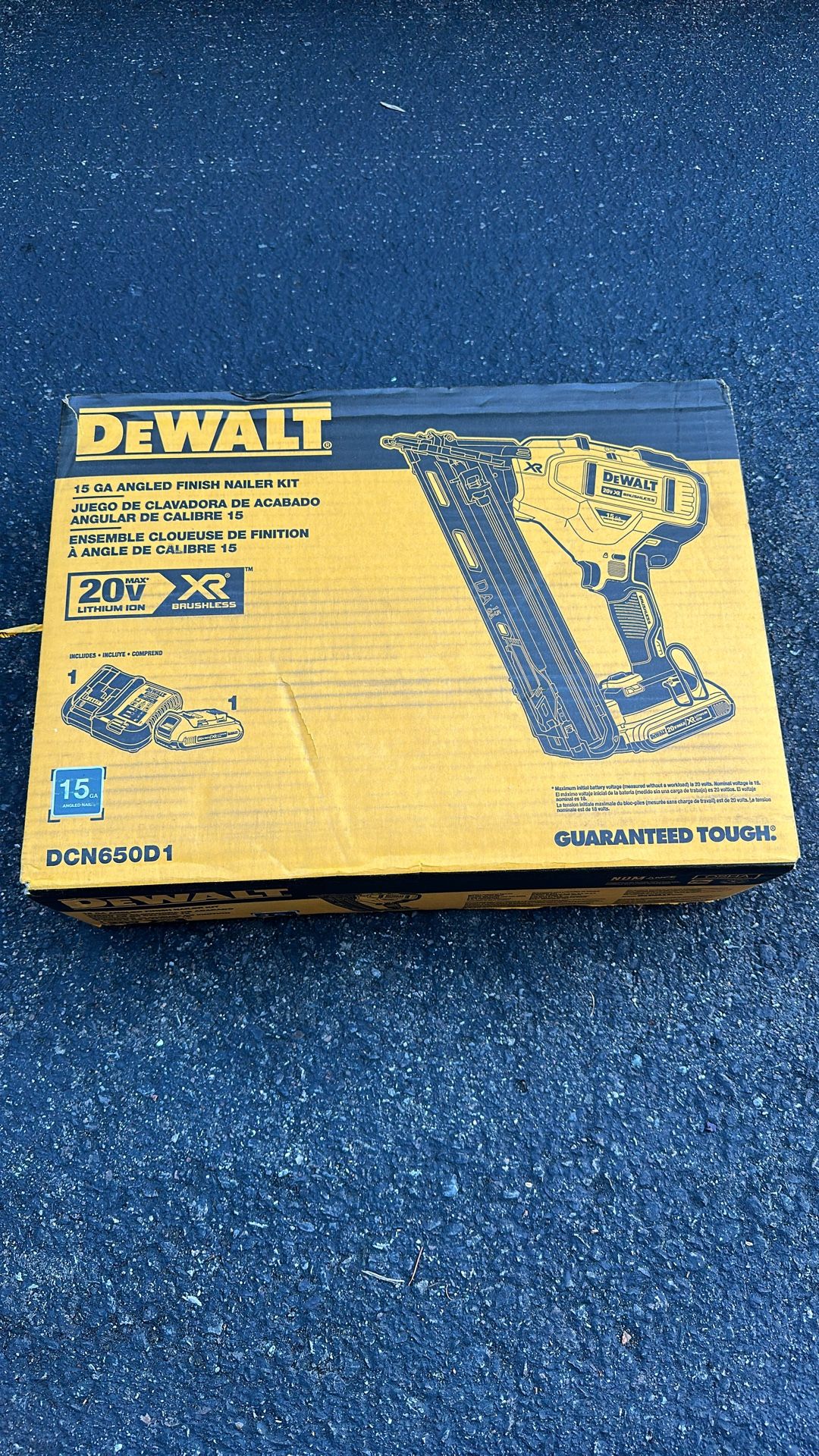 DeWalt 15ga Angled Finish Nailer Kit