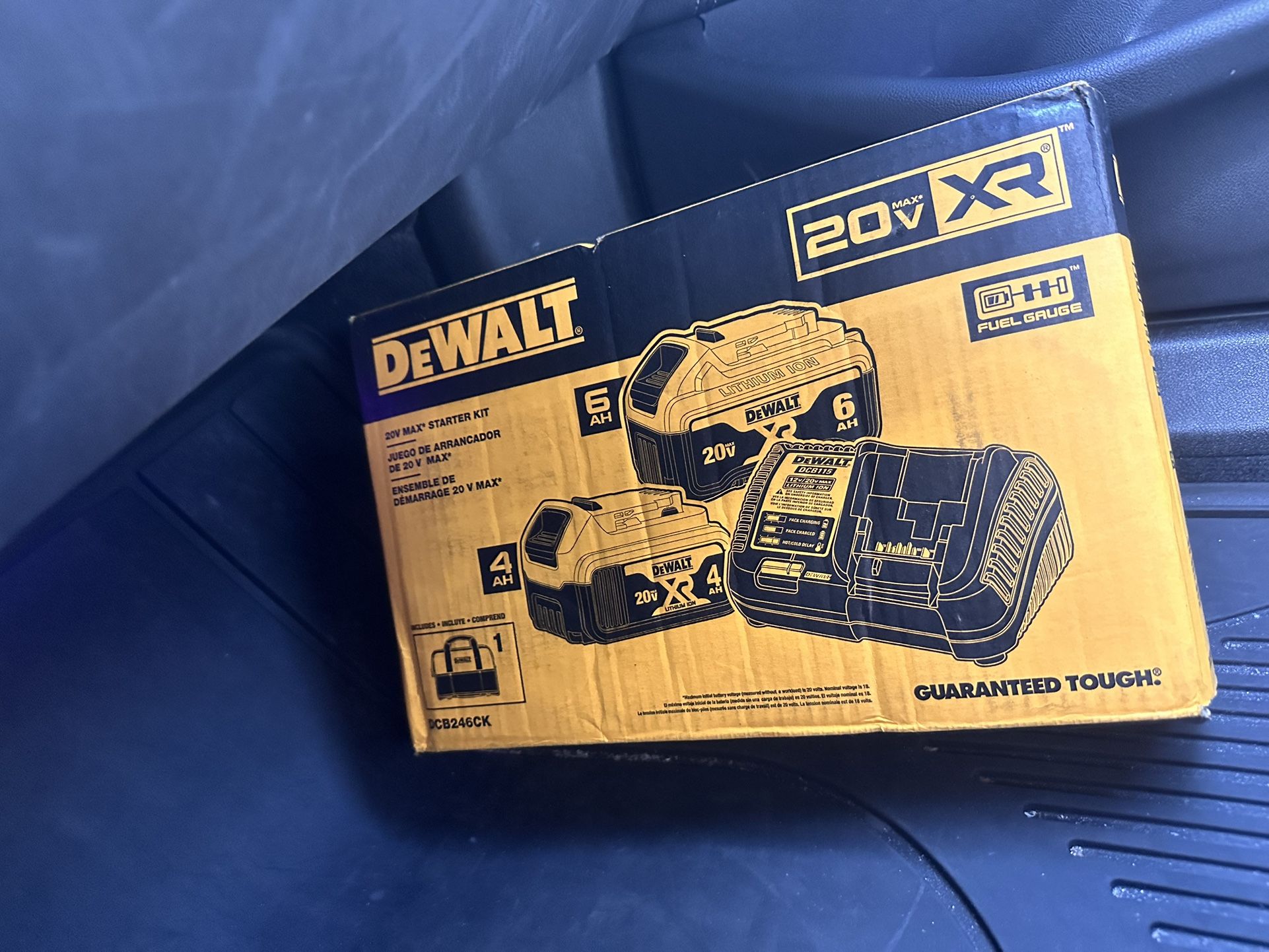 New DEWALT 20V MAX XR Premium 6.0Ah and 4.0Ah Battery Starter Kit DCB246CK / BAG