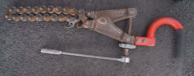 Ridged industrial pipe cutter