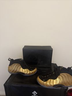 Size 10 - Nike Air Foamposite One Metallic Gold
