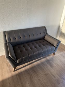 Stylish Modern Couch 🛋️  FREE DELIVERY 🚚 