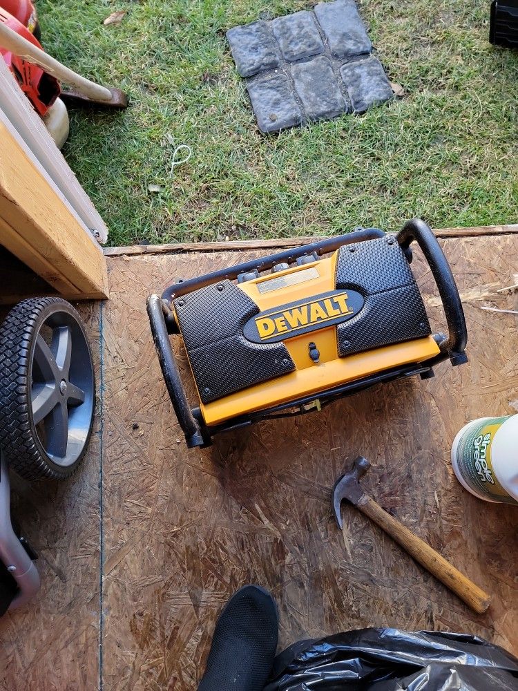 Dewalt Radio And Aux REVERE Ma