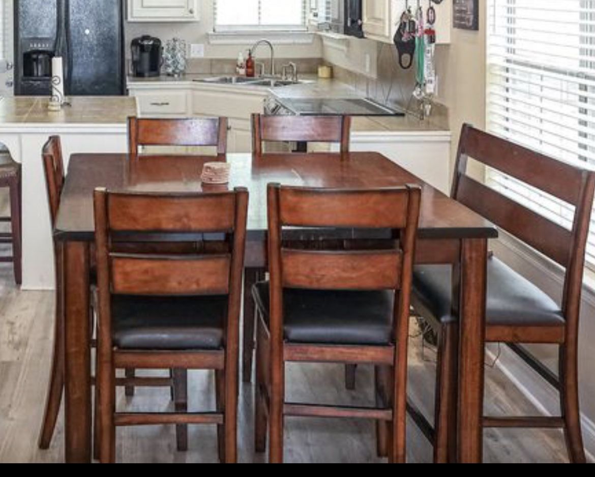 Dining Table & Chairs/Bench