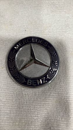 Mercedes Benz emblem