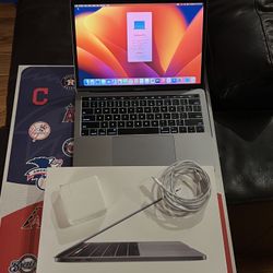 Apple MacBook Pro 2018 Bundle Touch Bar 