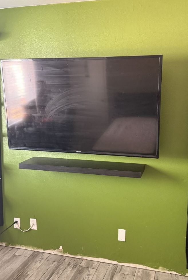 60”TV And Nerf Guns with Display 