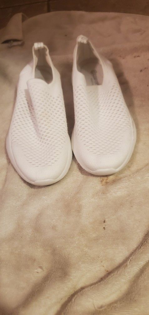 SKECHERS