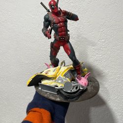 Deadpool Statue 