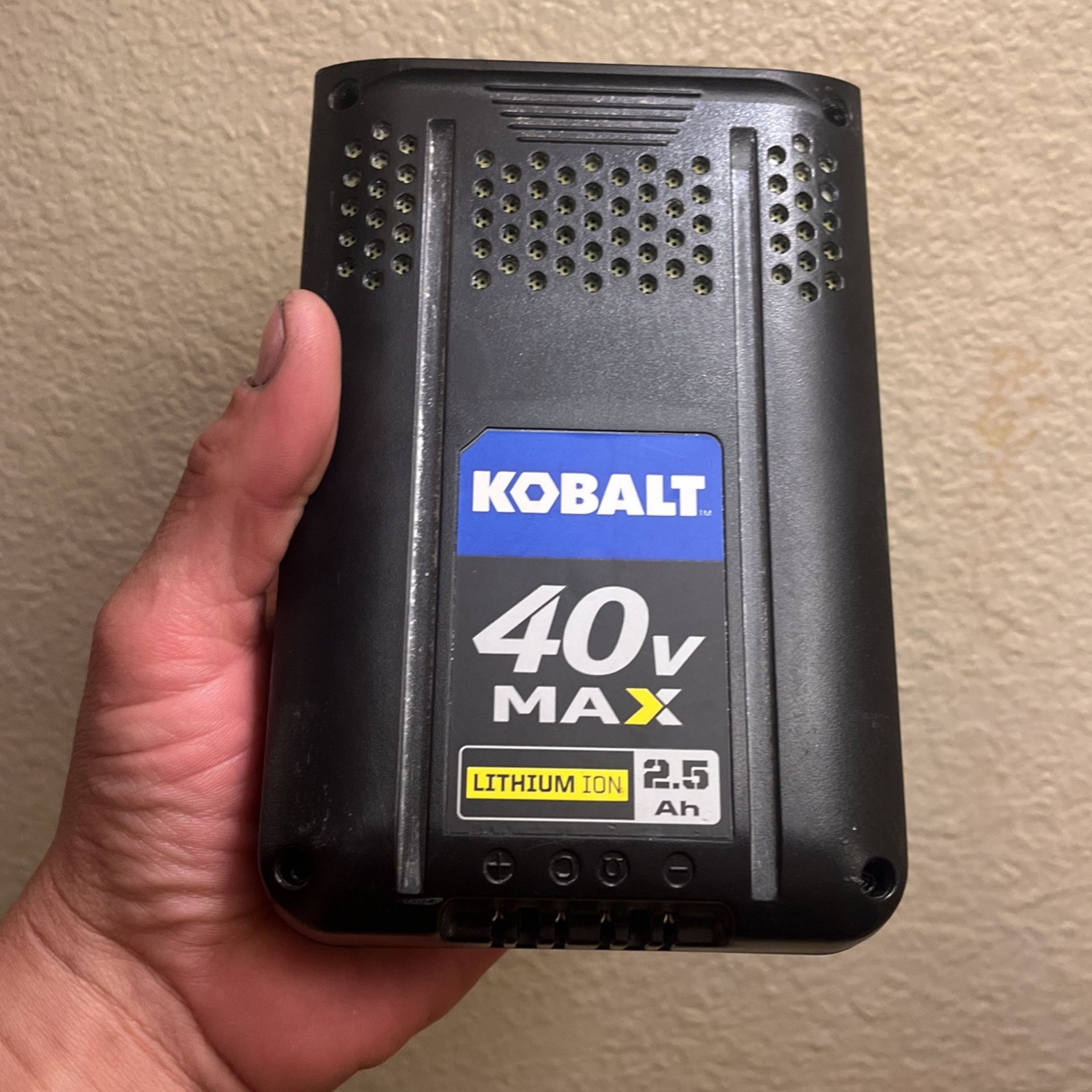 Kobalt 40-Volt Max 2.5-Amps Rechargeable Lithium Ion (Li-Ion) Cordless Power Equipment Battery Used
