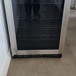 Wine Fridge 24"