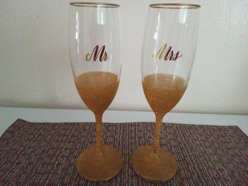 Mr & Mrs Glass Toasting Flutes