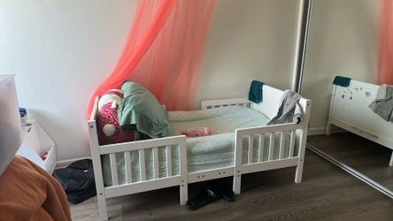 Toddler bed and water proof mattress