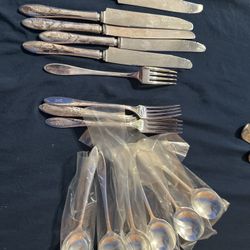 🍴 Vintage Monogrammed Silverplate Flatware Lot – 18 Pieces