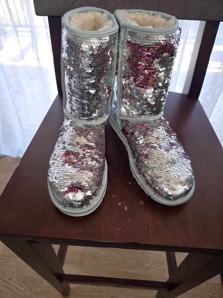 New women's UGG boots size 7