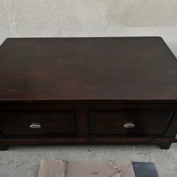 QUALITY HIGH FUNCTIONAL WOODEN COFFEE TABLE CAN DELIVER LOCAL IF NEEDED