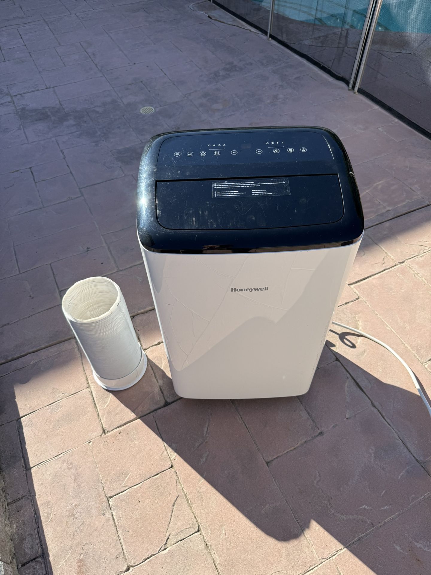 Honeywell Smart Air Conditioner & Dehumidifier WiFi Enabled  14.000 BTU