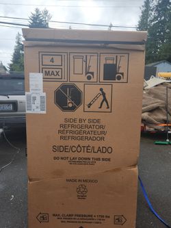 GE STAINLESS STEEL REFRIDGERATOR