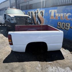 2003 Chevy Silverado Pick Up Bed In White Short 