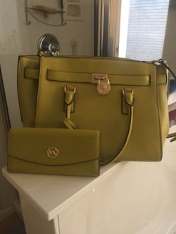Michael Kors handbag / purse and wallet. Color: green apple. Both for $150