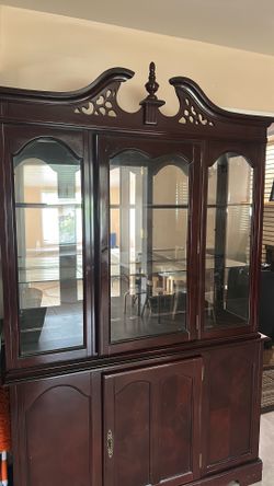 Showcase cabinet