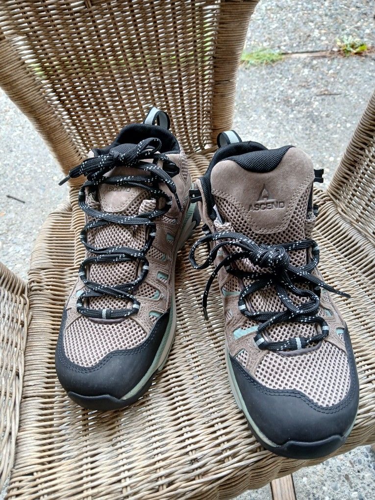 Hiking Boots Women's Size 9.5 M