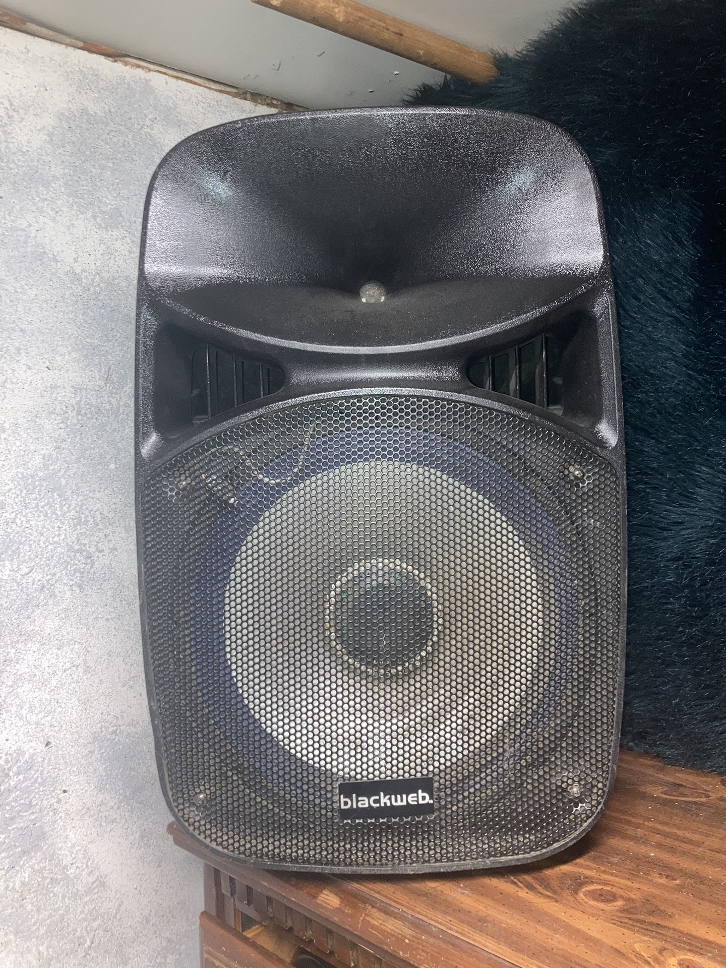 Blackweb 1500- Watt Light-Up Speaker