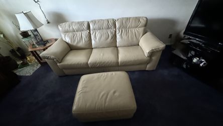 $800 NATUZZI ITALIAN LEATHER COUCH